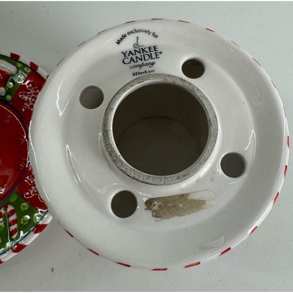 Yankee Candle Christmas Santa Holiday Candle Small - Picture 4 of 6